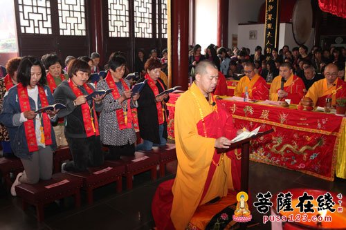 文殊菩萨圣诞日 上海二严寺举行学子祈求智慧法会