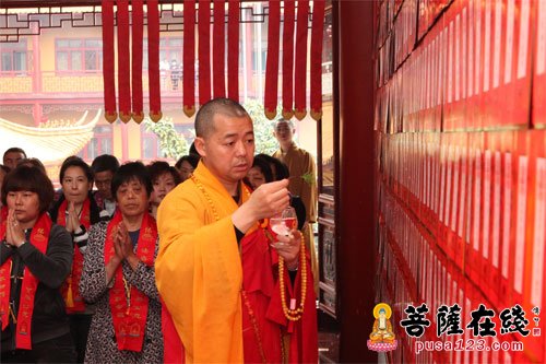 文殊菩萨圣诞日 上海二严寺举行学子祈求智慧法会