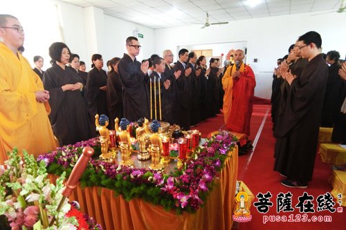 乾隆大藏经-恭祝释迦佛圣诞 上海大觉寺举行迎请《乾隆大藏经》仪式