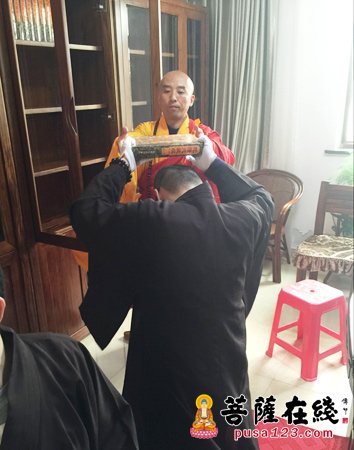 乾隆大藏经-恭祝释迦佛圣诞 上海大觉寺举行迎请《乾隆大藏经》仪式