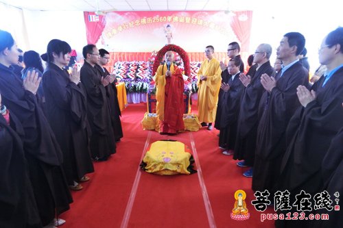 乾隆大藏经-恭祝释迦佛圣诞 上海大觉寺举行迎请《乾隆大藏经》仪式