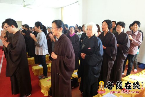 乾隆大藏经-恭祝释迦佛圣诞 上海大觉寺举行迎请《乾隆大藏经》仪式