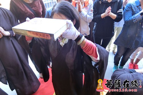 乾隆大藏经-恭祝释迦佛圣诞 上海大觉寺举行迎请《乾隆大藏经》仪式