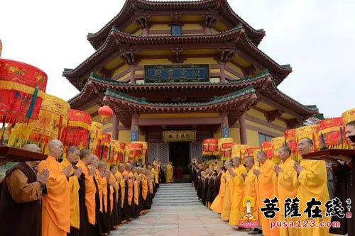 释迦牟尼-千名僧俗云集南山 恭祝佛陀圣诞沐浴太子