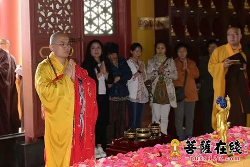 释迦牟尼-千名僧俗云集南山 恭祝佛陀圣诞沐浴太子