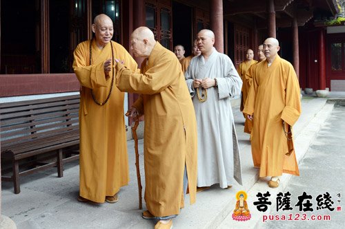 道慈大和尚为道生长老95岁生日庆生