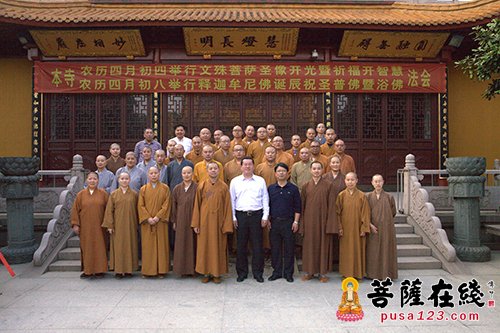 崇明县佛教协会参访团一行参访上海二严寺