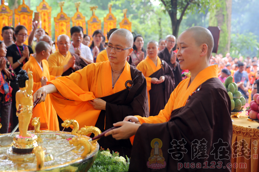 【高清图集】广西桂平西山第十届浴佛节浴佛祈福圣典、泼水活动举行 - 菩萨在线