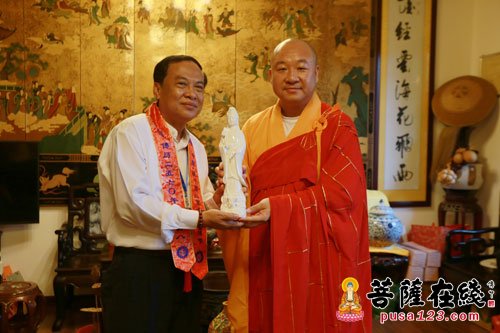 佛教-东盟五国、英国华夏文化协会拜会广西桂平龙华古寺湛空大和尚