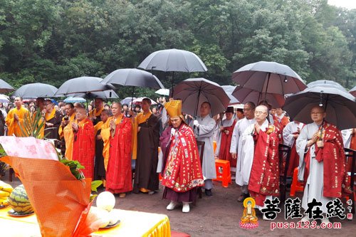 佛教-河南光山净居寺举行天台宗佛法弘布世界和平碑揭幕仪式