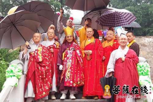 佛教-河南光山净居寺举行天台宗佛法弘布世界和平碑揭幕仪式