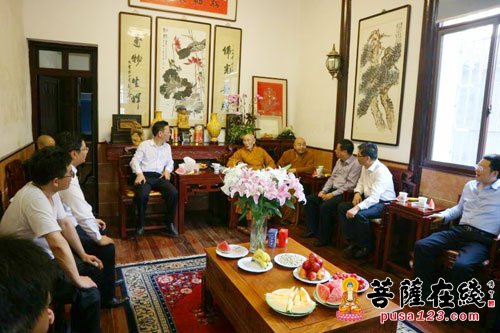 佛教-江苏省宗教局局长李国华看望明学长老