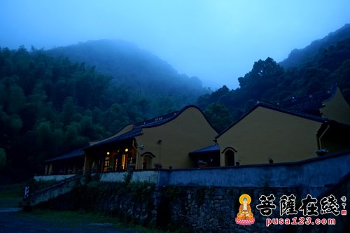 佛教-宁波东钱湖延寿王寺居士禅修班如期开课