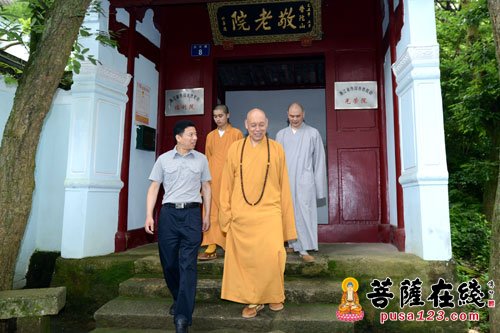 佛教-道慈大和尚赴佛教颐养堂、普陀山敬老院开展端午节慰问活动