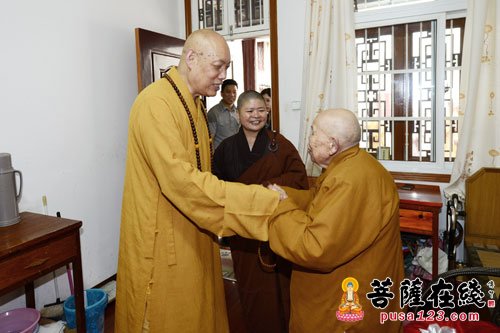 佛教-道慈大和尚赴佛教颐养堂、普陀山敬老院开展端午节慰问活动