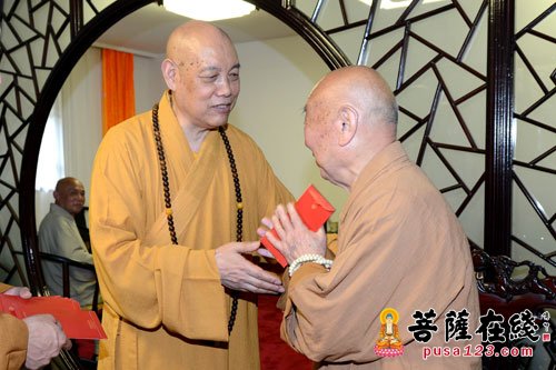 佛教-道慈大和尚赴佛教颐养堂、普陀山敬老院开展端午节慰问活动