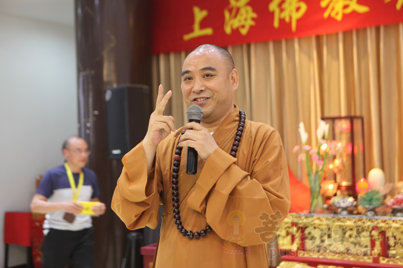 全程听取了12位法师的演讲,重要开示(图片来源:菩萨在线 摄影:妙善)