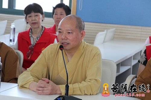 高温慰问-高温中送清凉 上海玉佛禅寺慰问交警及环卫工人
