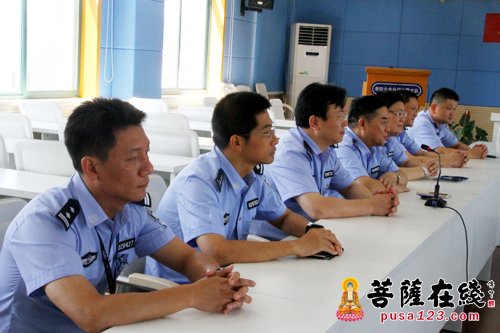 高温慰问-高温中送清凉 上海玉佛禅寺慰问交警及环卫工人