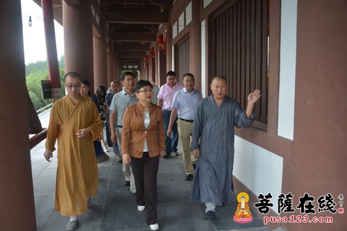 岳西县委常委,统战部部长鲁虹赴司空山二祖寺调研