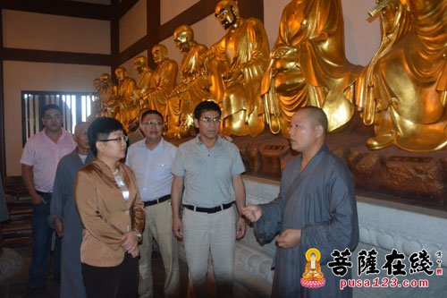 行渡法师介绍了绍云老和尚发心修复二祖寺,二祖寺禅七,传灯法会等