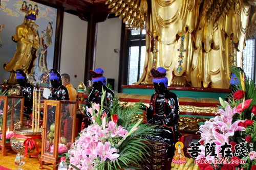 上海宁国禅寺举行观世音菩萨贴金功德法会