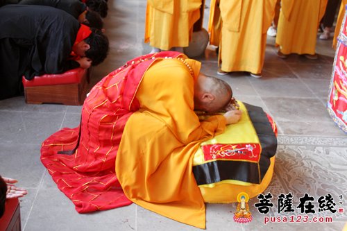 上海宁国禅寺举行观世音菩萨贴金功德法会