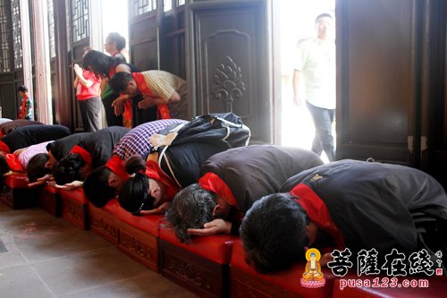 上海宁国禅寺举行观世音菩萨贴金功德法会