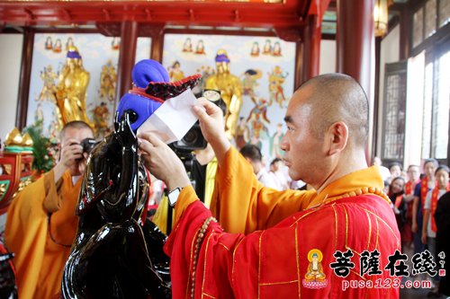 上海宁国禅寺举行观世音菩萨贴金功德法会