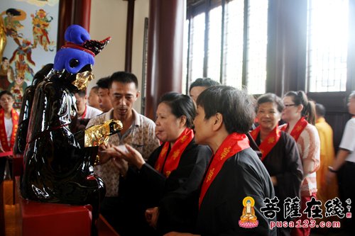 上海宁国禅寺举行观世音菩萨贴金功德法会