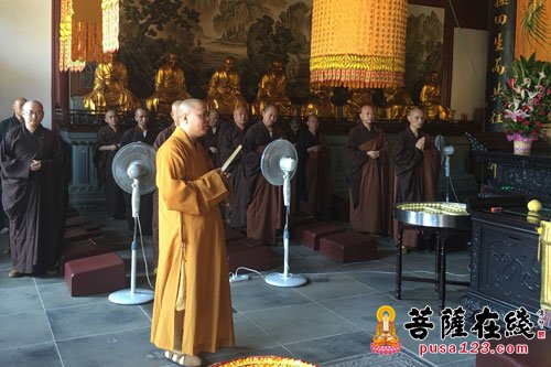 佛教-门肃法师为普陀山佛教协会五位新任副监院送位