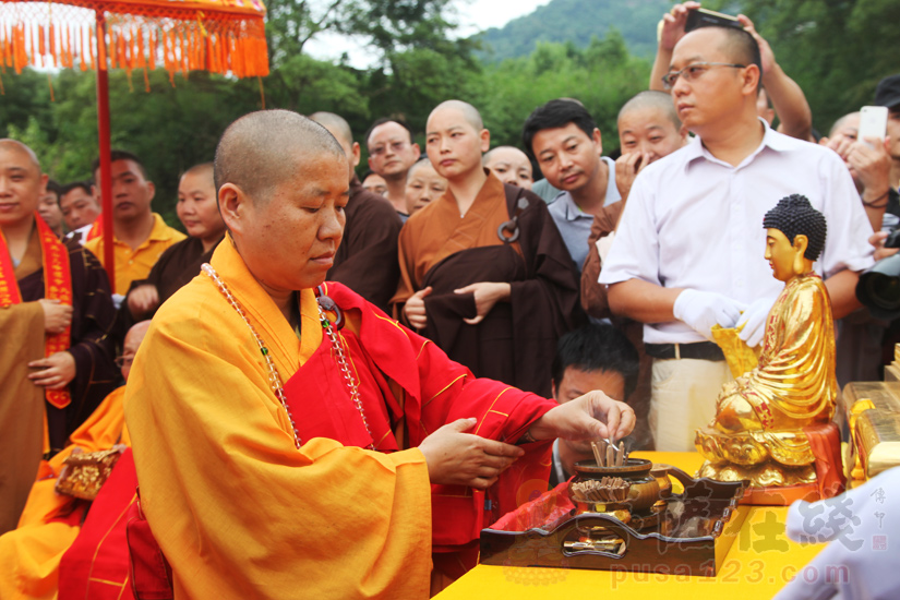 【高清图集】江西末山九峰禅寺举行恭迎本焕长老舍利供奉祈福庆典