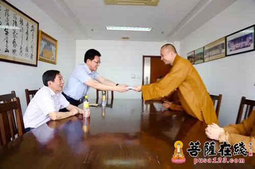 佛教-上海市佛教协会教师节慰问上海佛学院教师