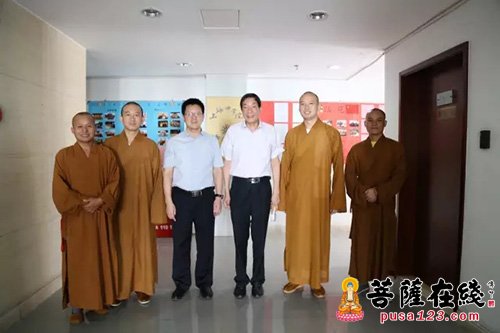 佛教-上海市佛教协会教师节慰问上海佛学院教师