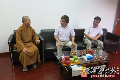 佛教-上海市佛教协会教师节慰问上海佛学院教师