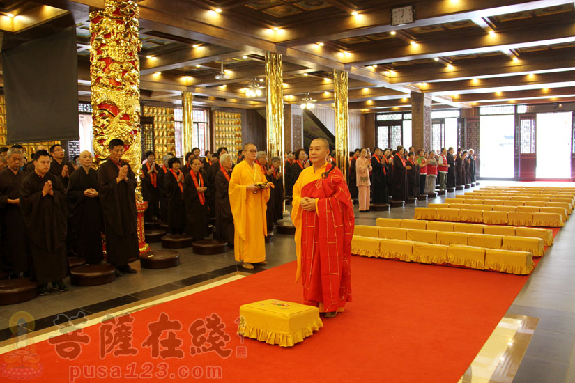道场清净,法会庄严(图片来源:菩萨在线 摄影:妙雯)