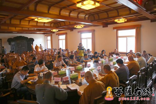 佛教-普陀山佛教协召开2016年度慈善工作座谈会