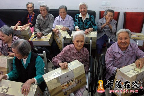 佛教-上海市佛教协会开展“重阳节”走访慰问活动