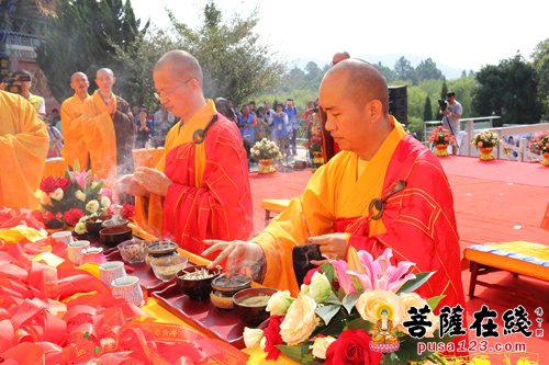 千叟宴-“不忘初心 孝行天下” 武汉灵泉寺千叟宴举行