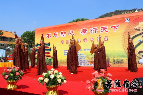 千叟宴-“不忘初心 孝行天下” 武汉灵泉寺千叟宴举行