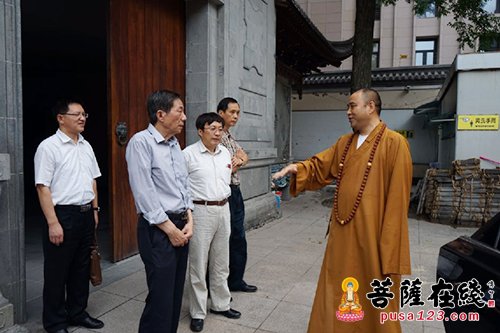 上海市佛教协会举行重阳节系列慰问活动