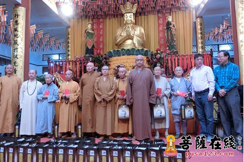 上海市佛教协会举行重阳节系列慰问活动