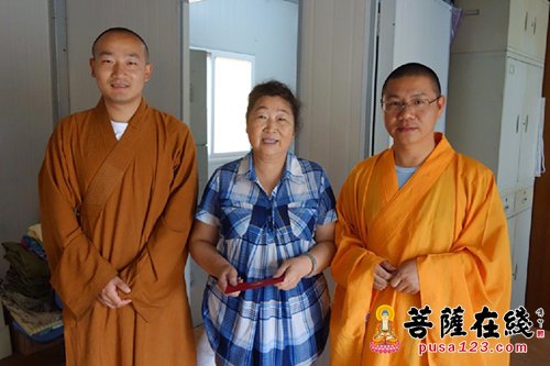 上海市佛教协会举行重阳节系列慰问活动