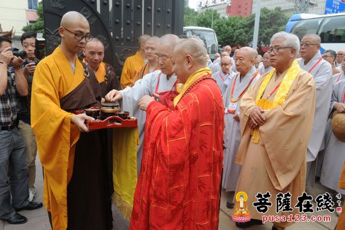 佛教-中韩日佛教友好交流会议代表团莅临七塔禅寺参访