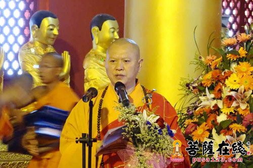 佛教-中国佛教协会南传佛教福慧袈裟布施仪式在云南临沧孟定洞景佛寺隆重举行