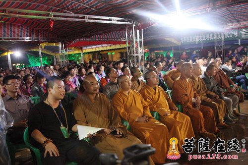 摄影-广东燕岩六祖古寺举行知恩报恩护国息灾慈善晚会