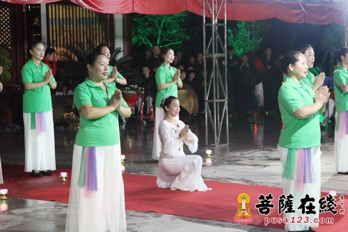 摄影-广东燕岩六祖古寺举行知恩报恩护国息灾慈善晚会