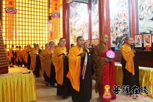 摄影-广东燕岩六祖古寺举行知恩报恩护国息灾慈善晚会