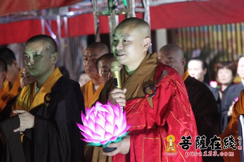 摄影-广东燕岩六祖古寺举行知恩报恩护国息灾慈善晚会