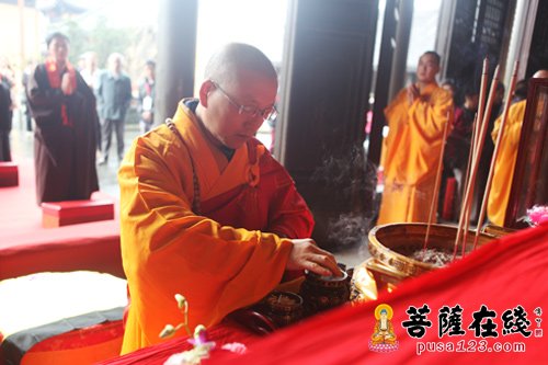 宁国-上海宁国禅寺举行冬至法会之上堂大斋仪式 平熙大和尚主法